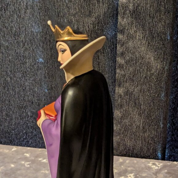 WDCC "Bring Back Her Heart ..." Evil Queen from Snow White with COA and Box - Picture 10 of 13